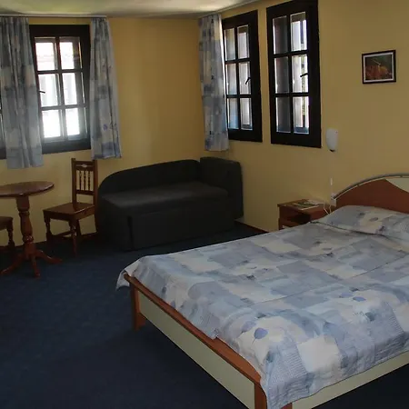 Къщи за гости Кедър 2*