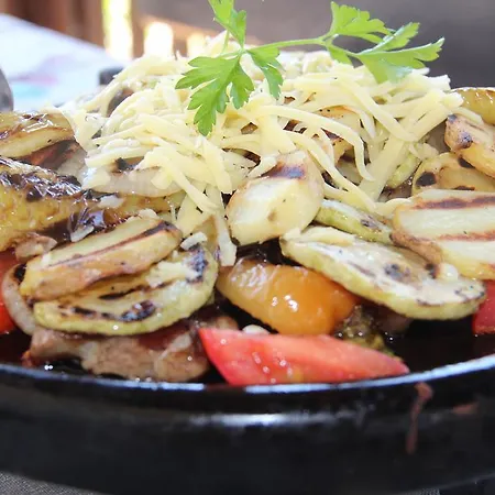 Къщи за гости Кедър Гостевой дом Долна-Баня