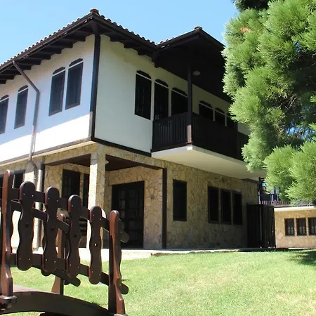 Къщи за гости Кедър 2*